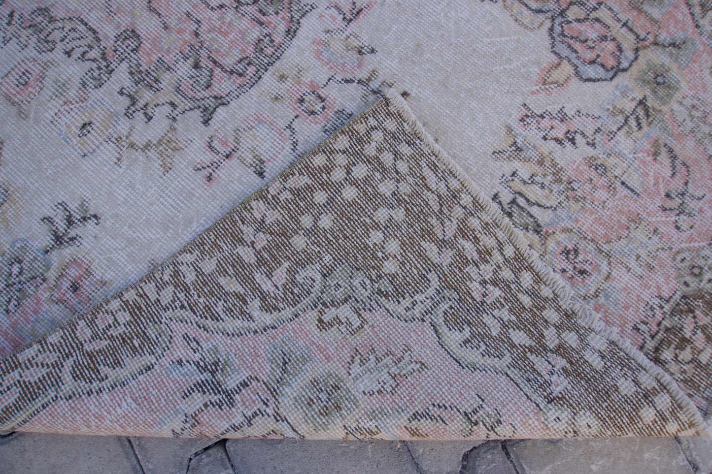 Neutral Small Rug 4x7 ft - sku 1507