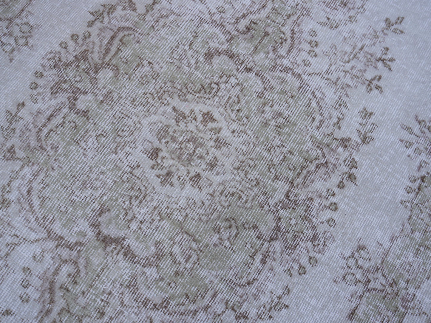 Neutral Small Rug 4x7 ft - sku 1122