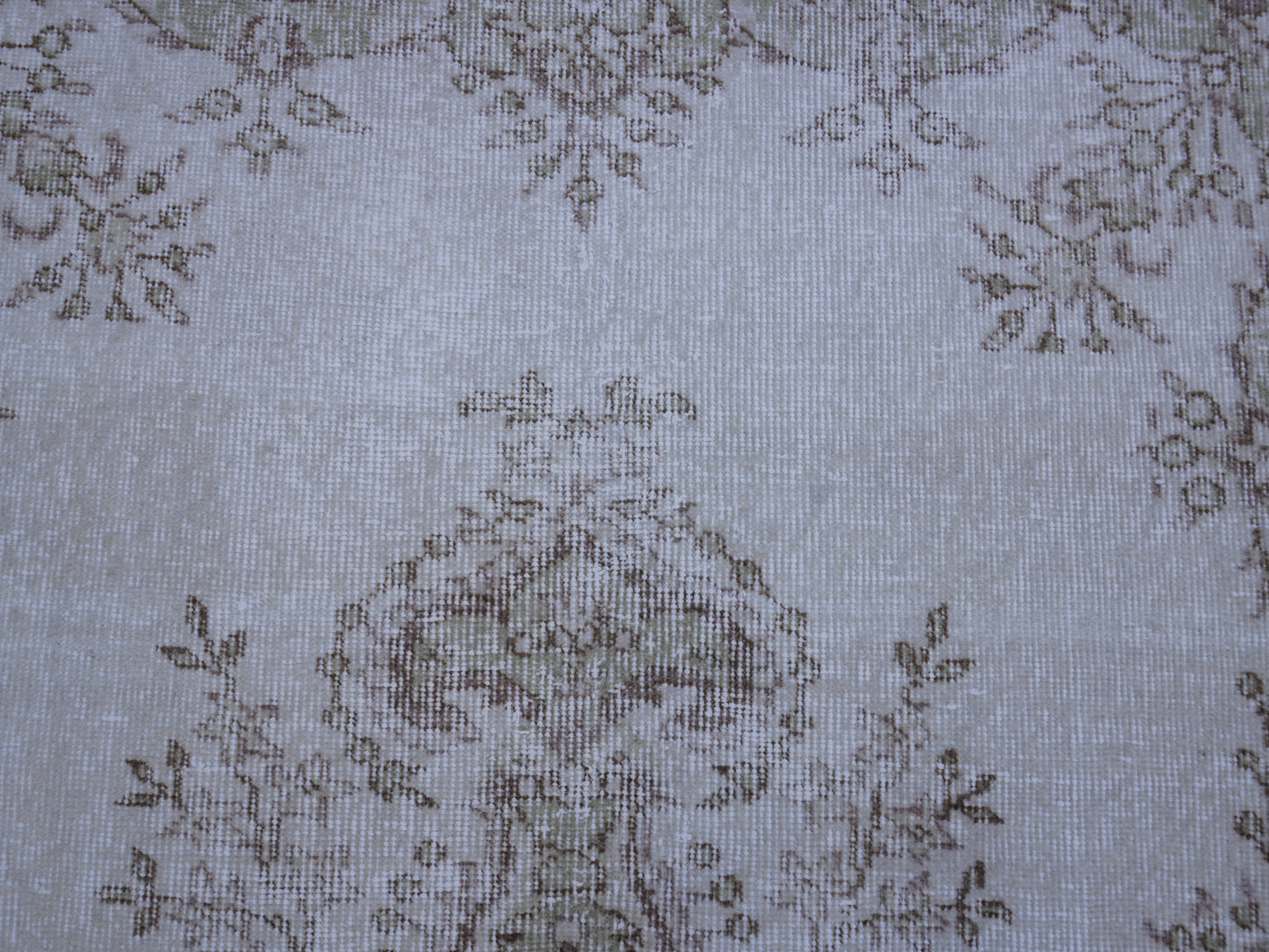 Neutral Small Rug 4x7 ft - sku 1122