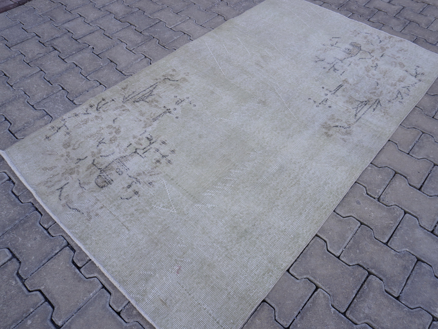 Neutral Small Rug 4x7 ft - sku 1117