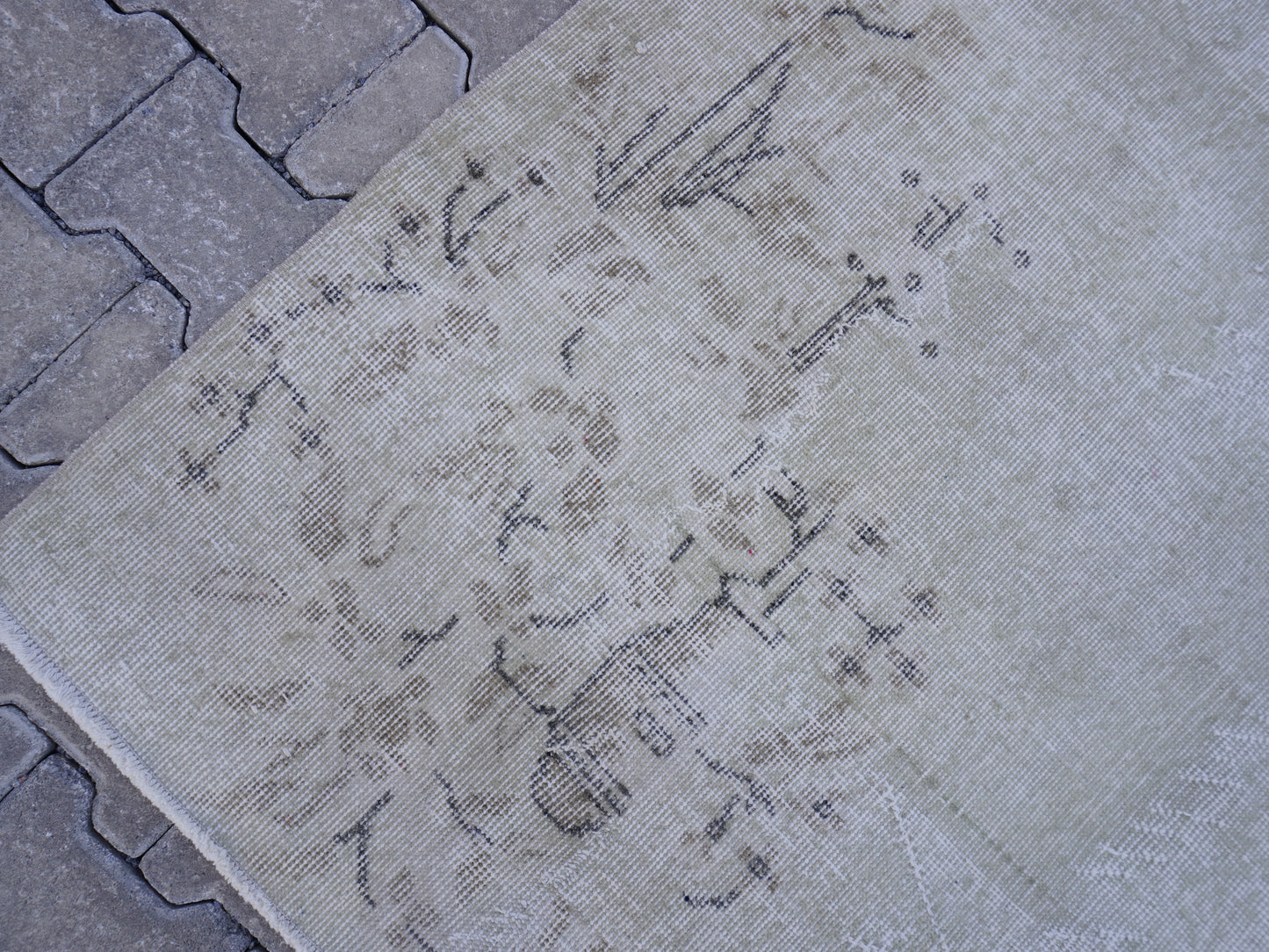 Neutral Small Rug 4x7 ft - sku 1117