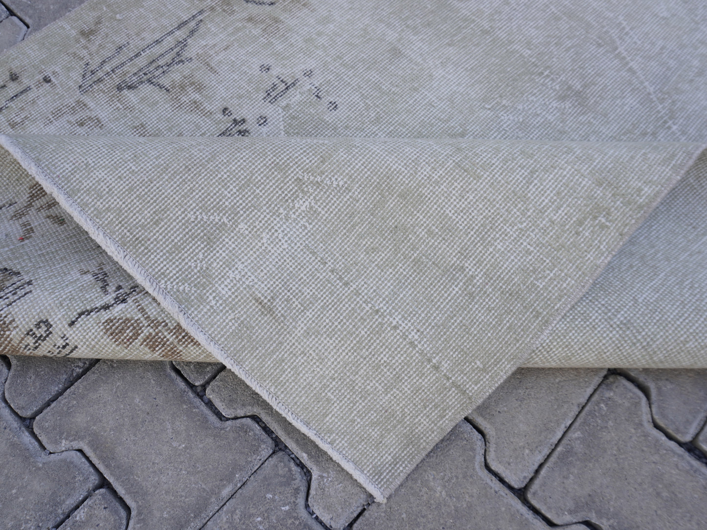 Neutral Small Rug 4x7 ft - sku 1117