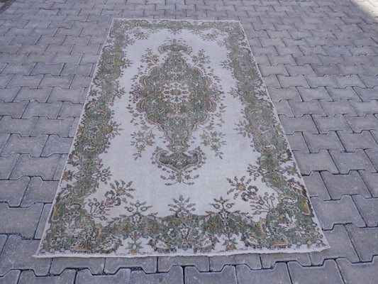 Neutral Small Rug 4x7 ft - sku 902