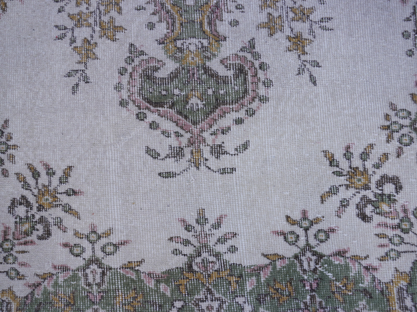 Neutral Small Rug 4x7 ft - sku 902