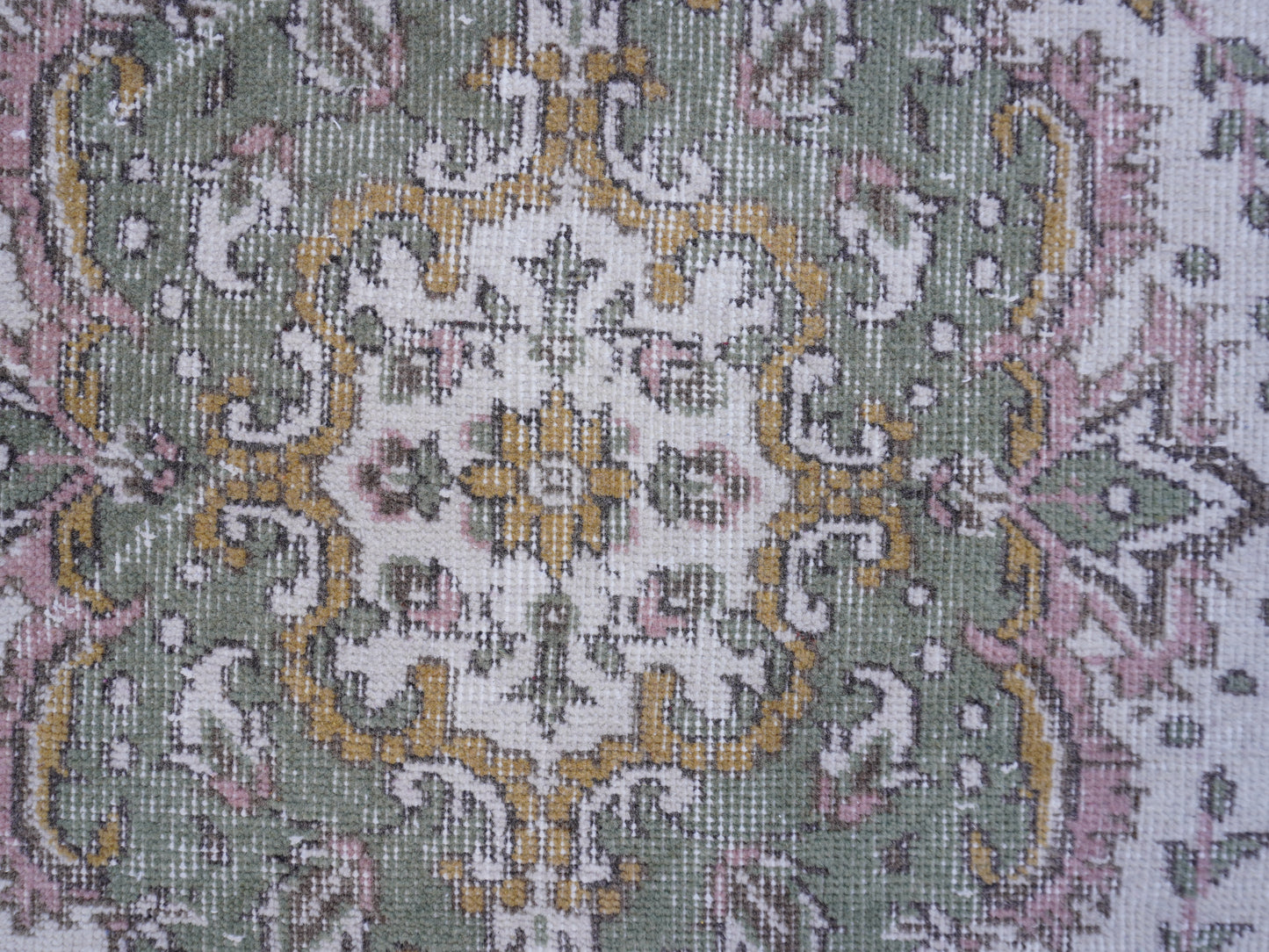 Neutral Small Rug 4x7 ft - sku 902