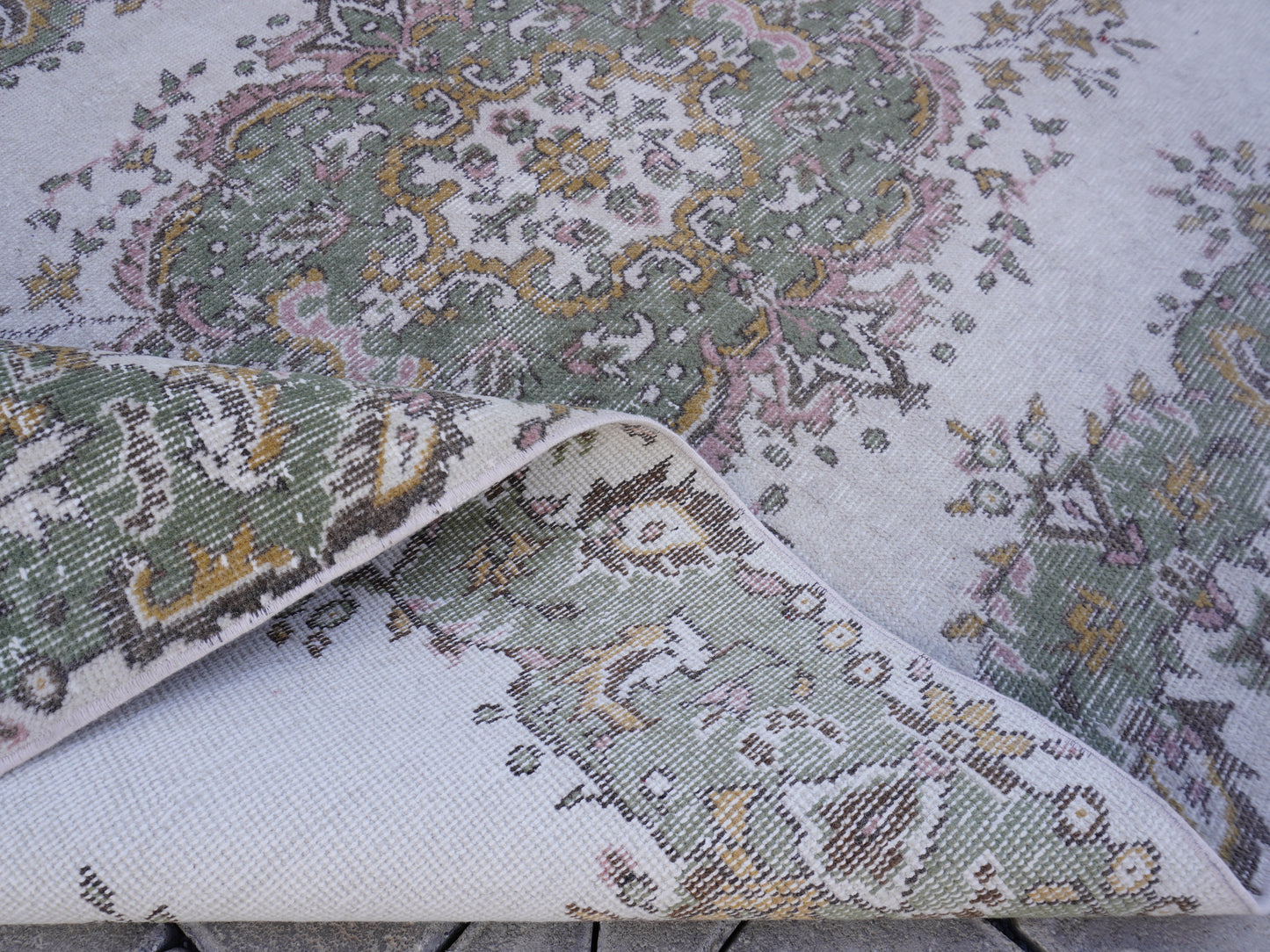 Neutral Small Rug 4x7 ft - sku 902