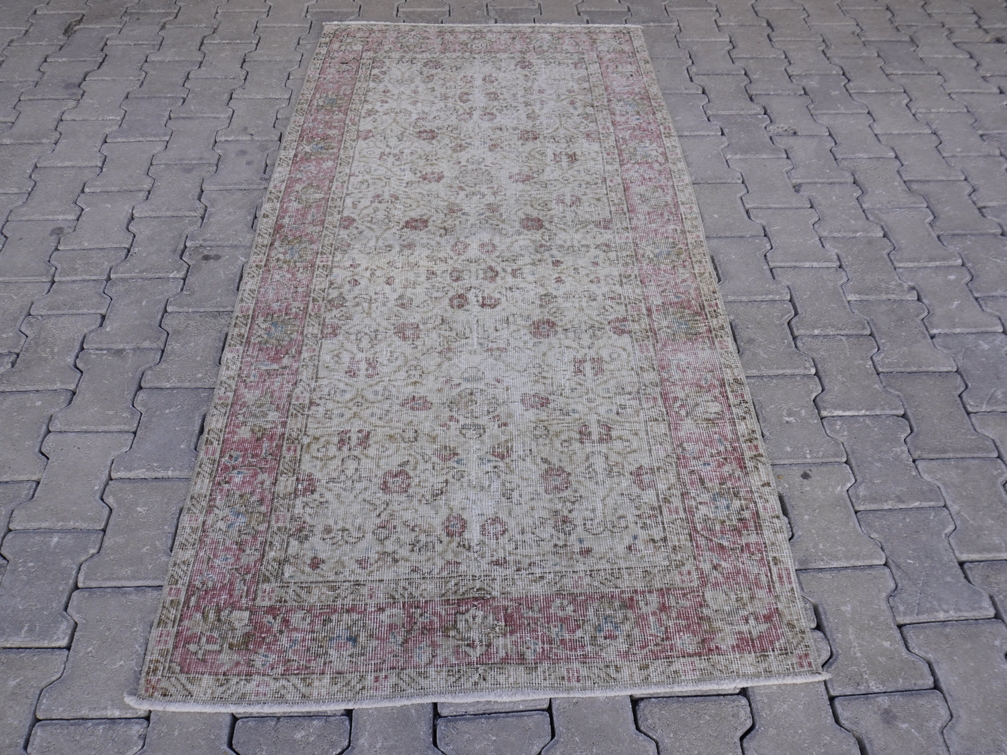 Neutral Small Rug 4x7 ft - sku 1517