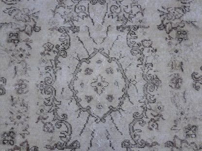 Neutral Small Rug 4x7 ft - sku 1530