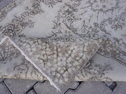 Neutral Small Rug 4x7 ft - sku 1530