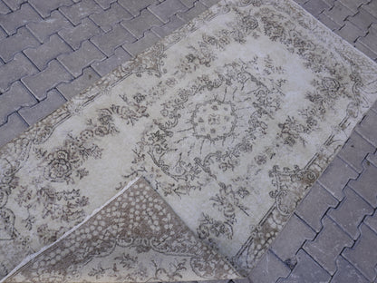 Neutral Small Rug 4x7 ft - sku 1530