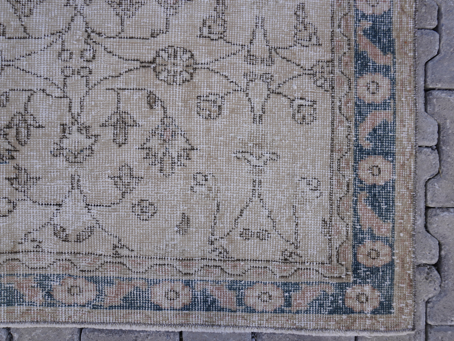 Neutral Small Rug 4x7 ft - sku 1529