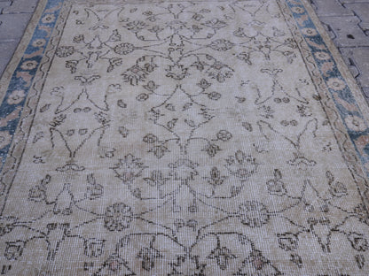 Neutral Small Rug 4x7 ft - sku 1529
