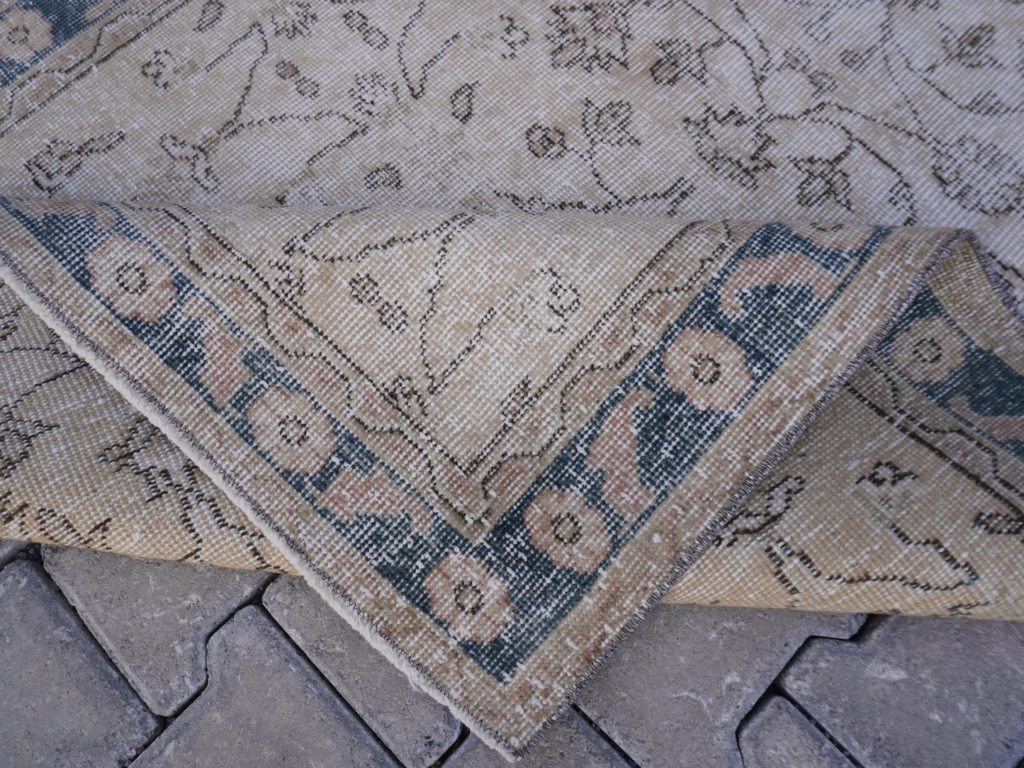 Neutral Small Rug 4x7 ft - sku 1529