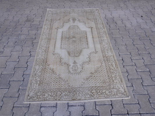 Neutral Small Rug 4x7 ft - sku 1516