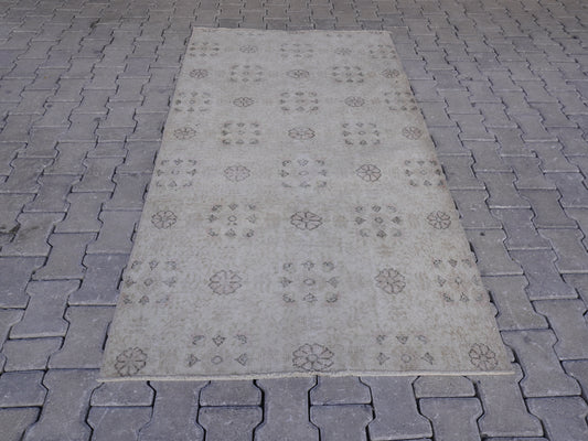Neutral Small Rug 4x7 ft - sku 1518