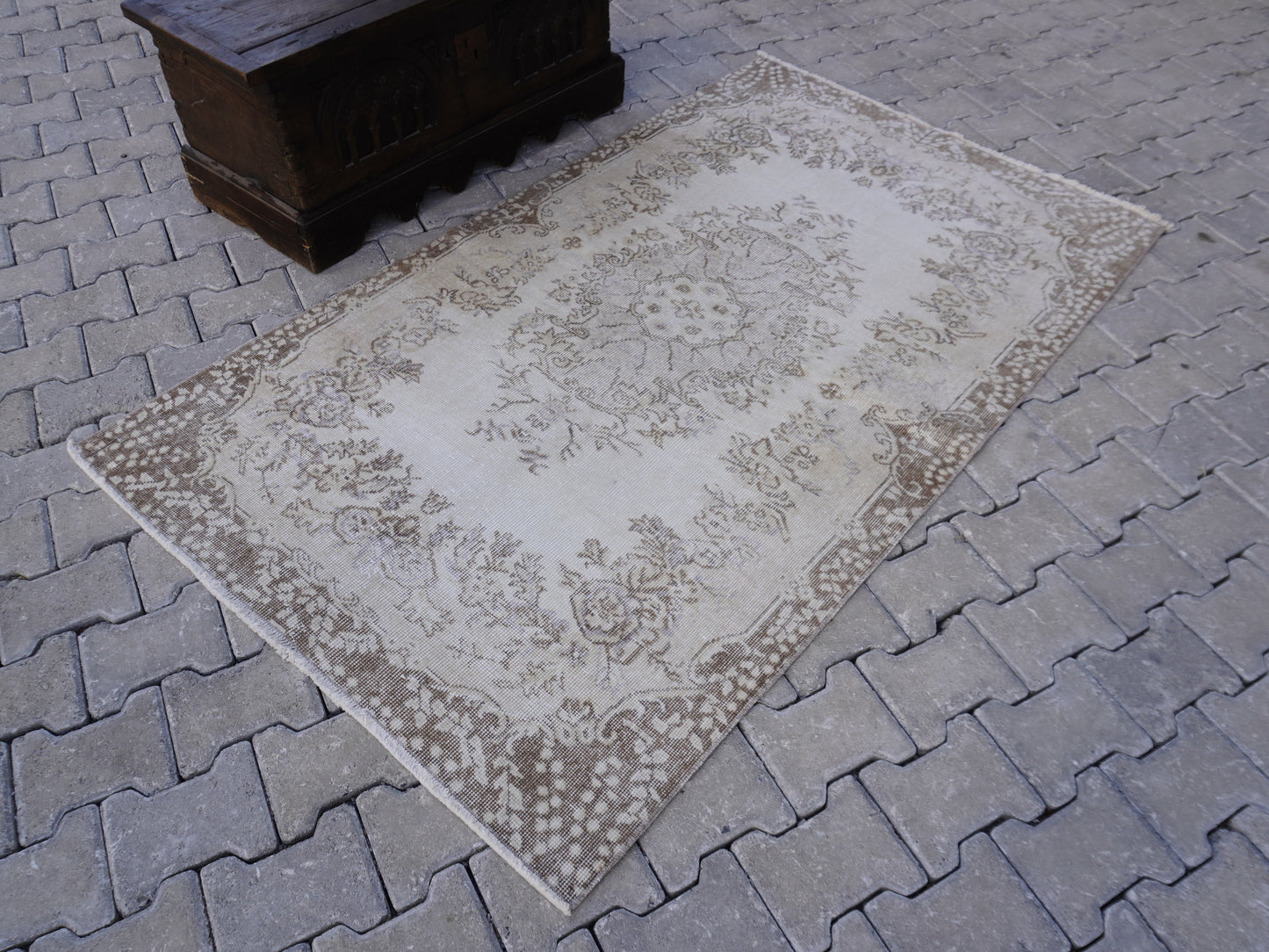 Vintage Area Neutral Small Rug 4x7 ft - sku 1161