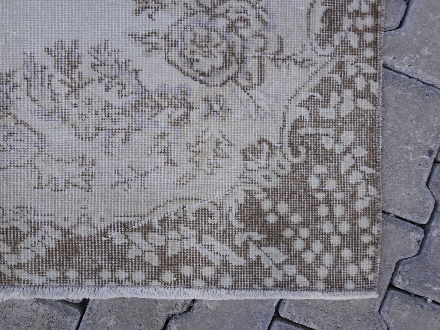 Vintage Area Neutral Small Rug 4x7 ft - sku 1161