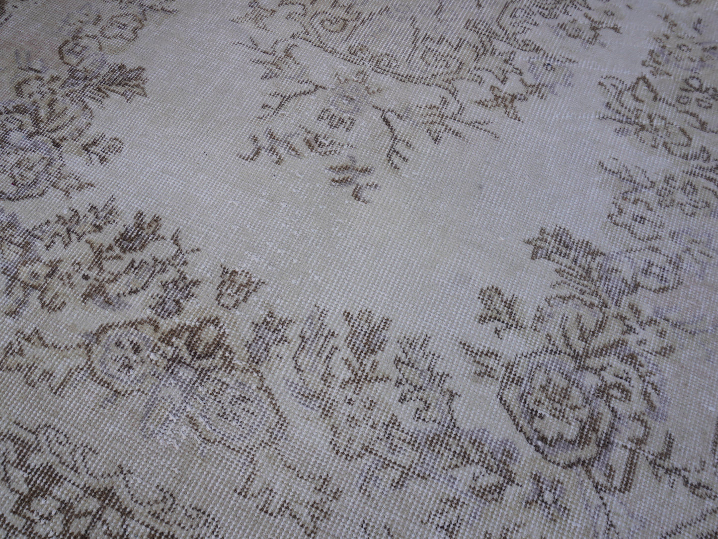 Vintage Area Neutral Small Rug 4x7 ft - sku 1161