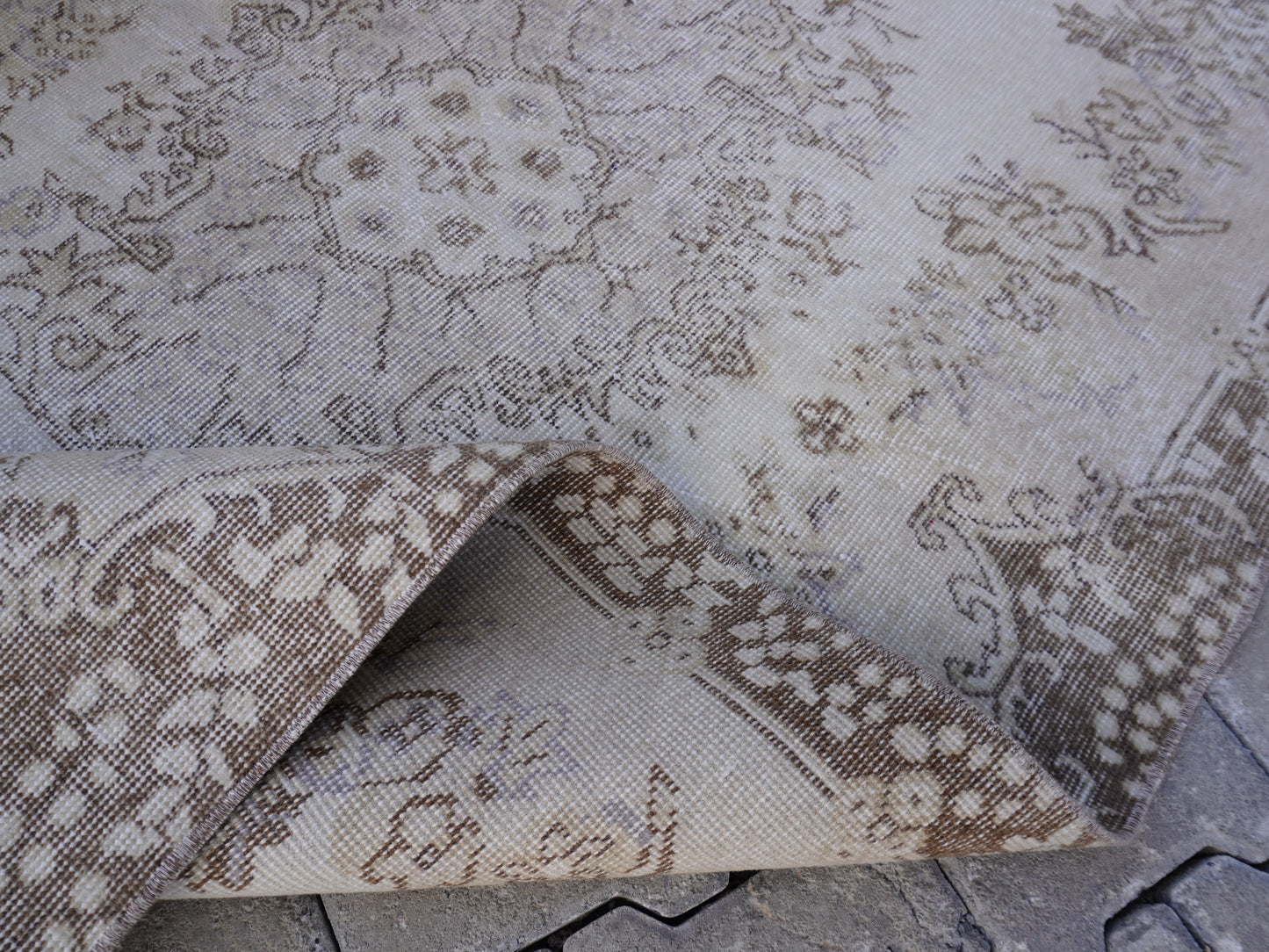 Vintage Area Neutral Small Rug 4x7 ft - sku 1161