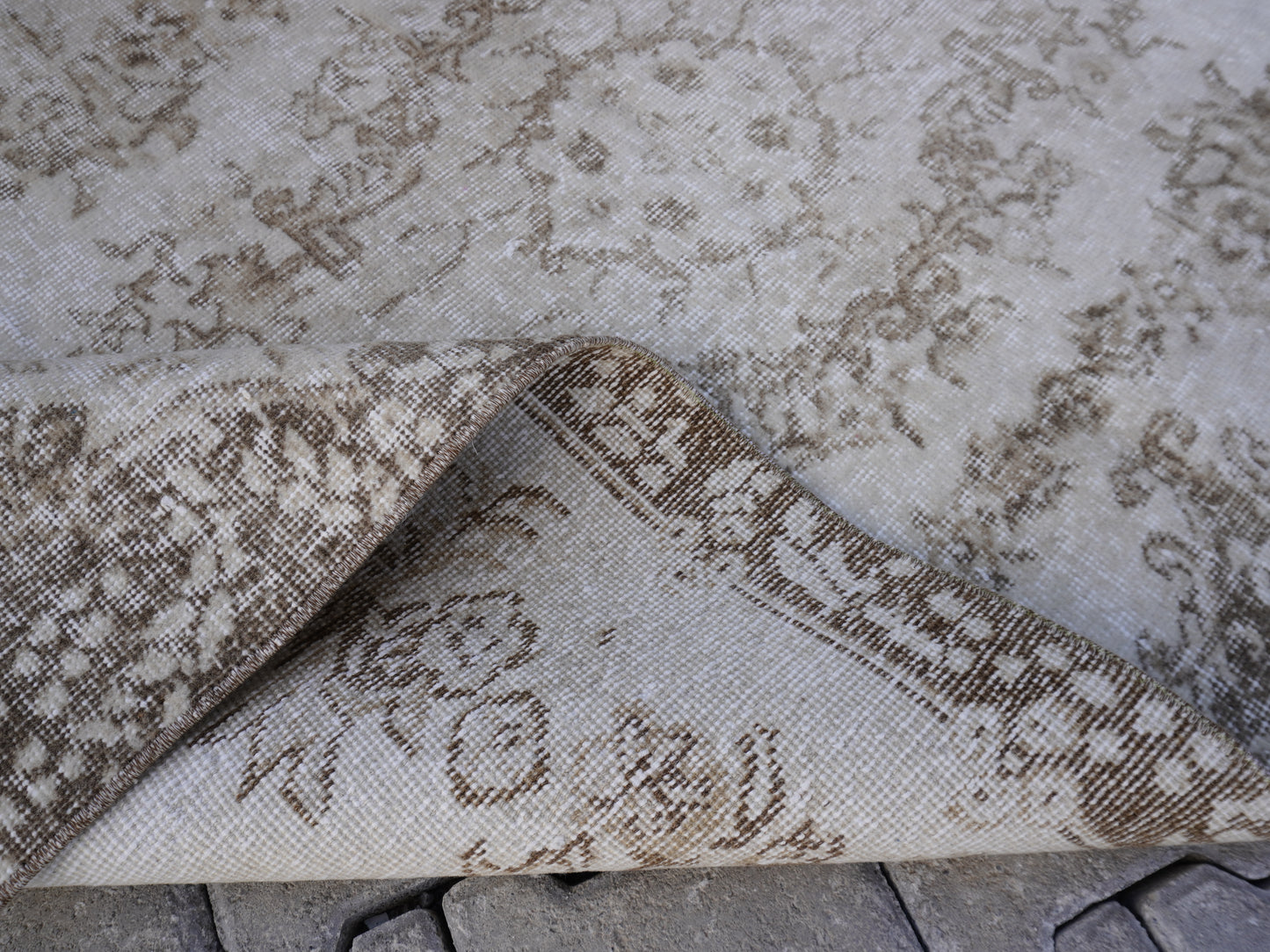 Vintage Neutral Small Rug 4x7 ft - sku 1001