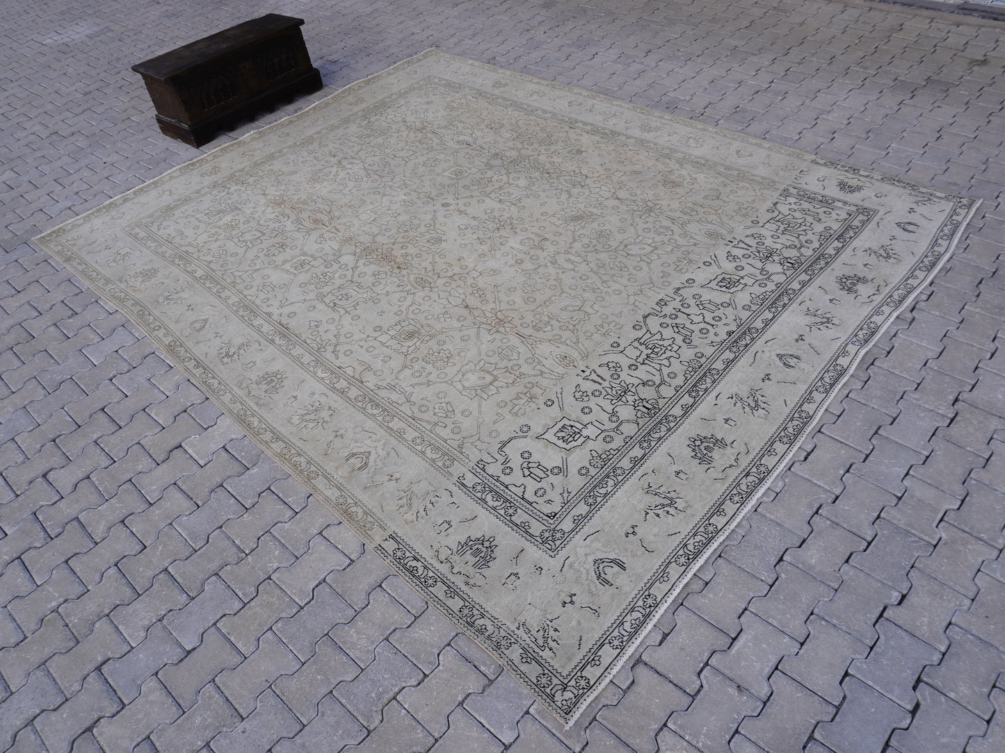 Neutral Oversize Vintage Rug 9x12 ft - sku2015