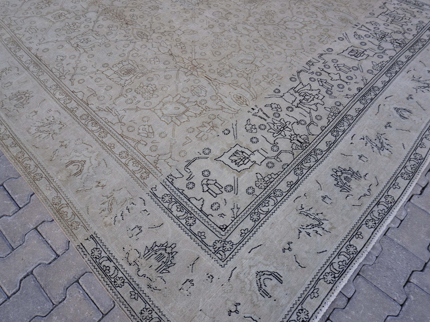 Neutral Oversize Vintage Rug 9x12 ft - sku2015