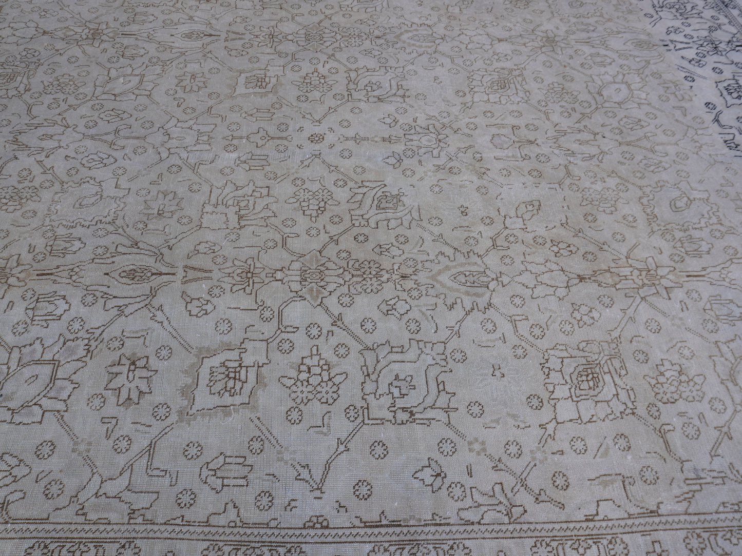 Neutral Oversize Vintage Rug 9x12 ft - sku2015