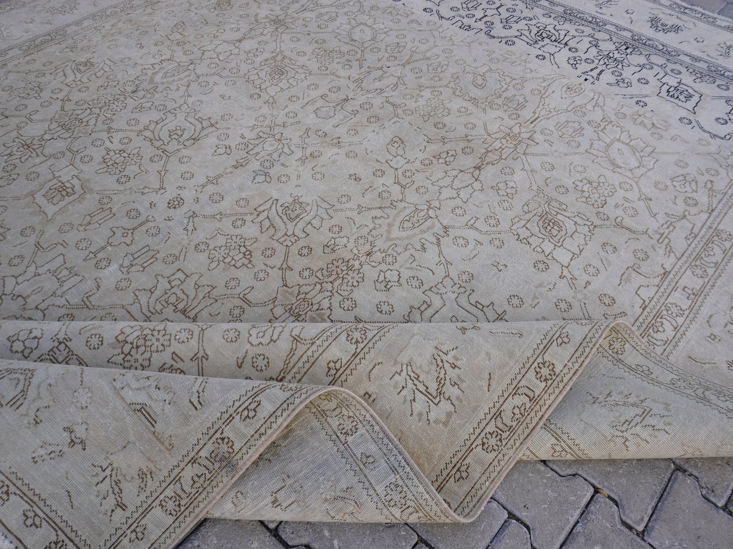 Neutral Oversize Vintage Rug 9x12 ft - sku2015