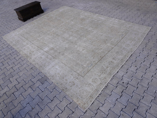 Neutral Wool Vintage Rug 9x12 ft - sku2028