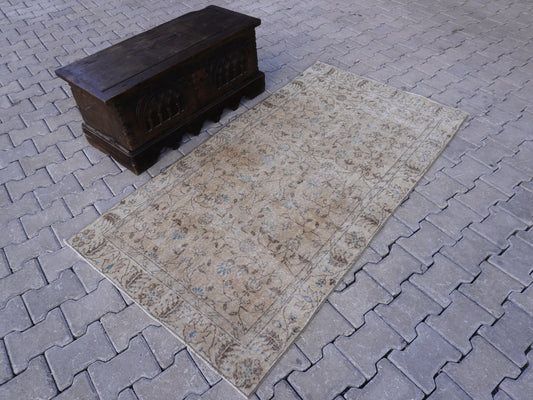 Neutral Small Rug 4x7 ft - sku 972