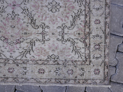 Neutral Small Rug 4x7 ft - sku 1120