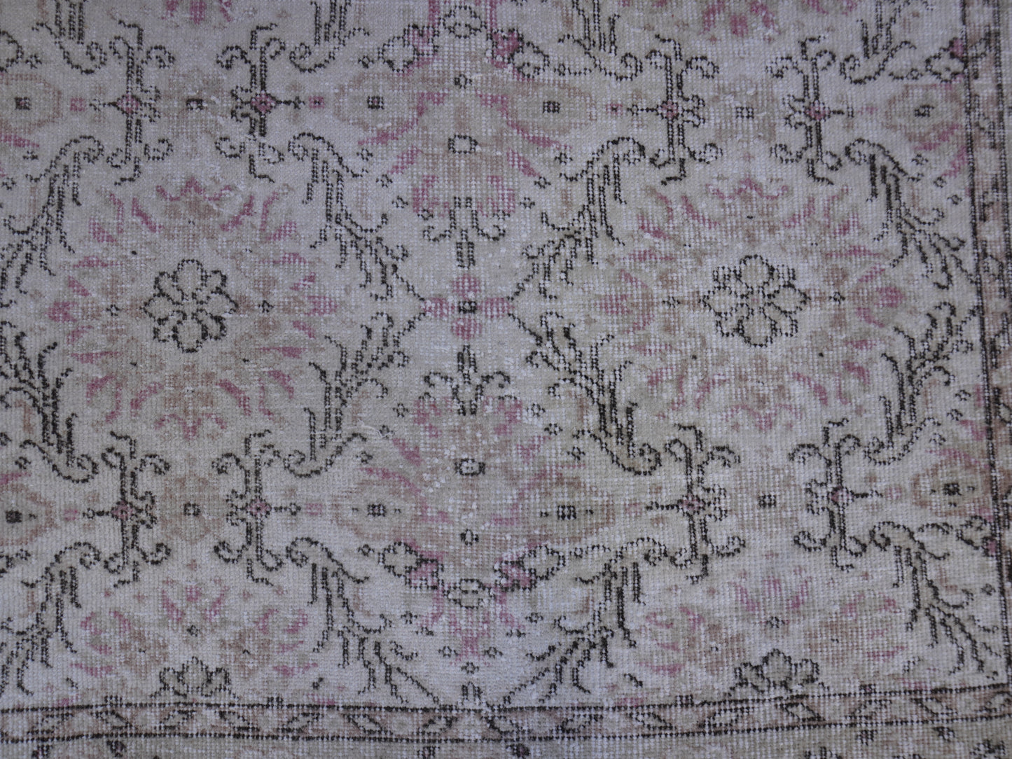 Neutral Small Rug 4x7 ft - sku 1120