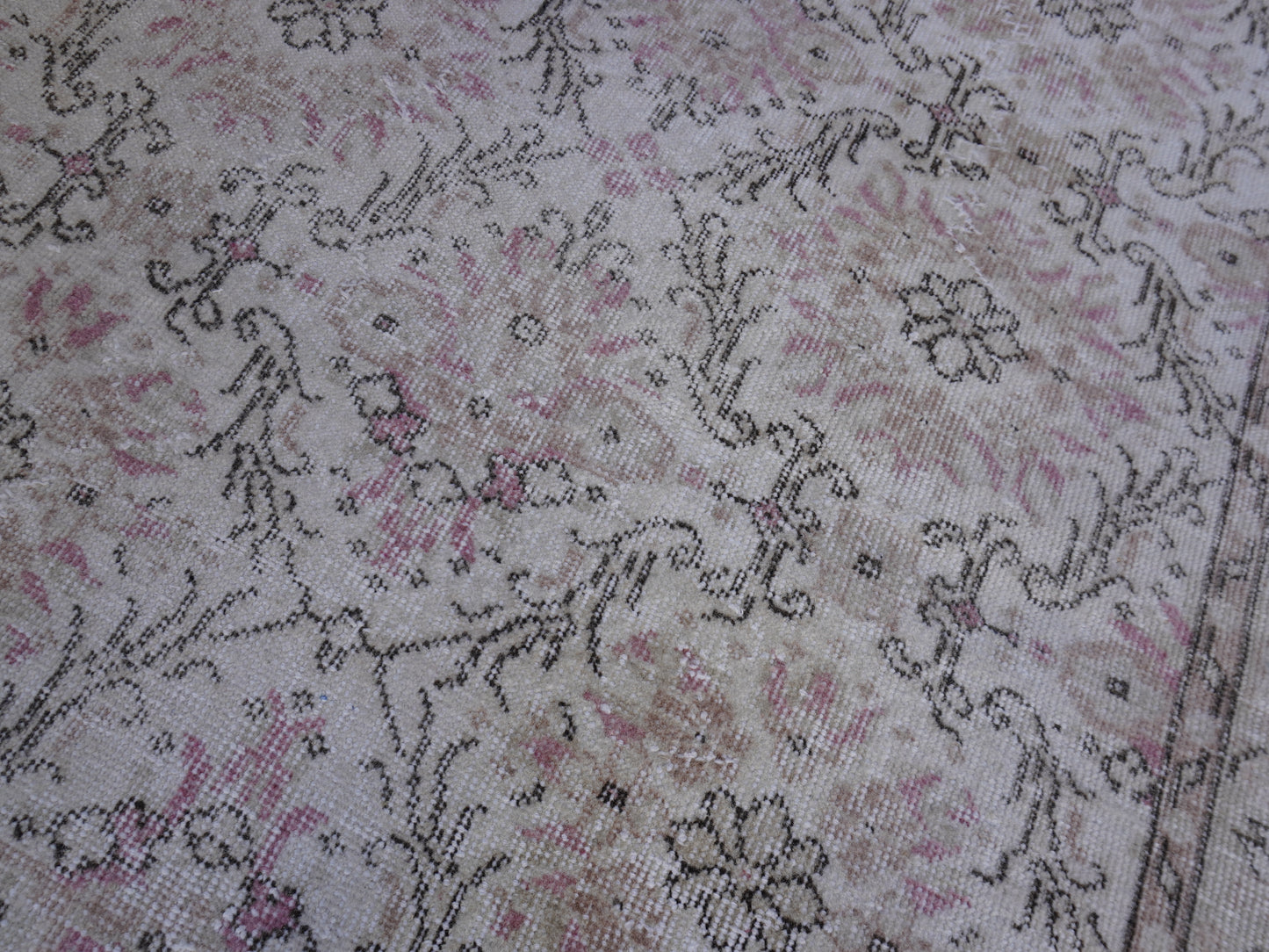 Neutral Small Rug 4x7 ft - sku 1120