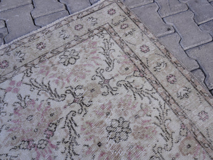 Neutral Small Rug 4x7 ft - sku 1120