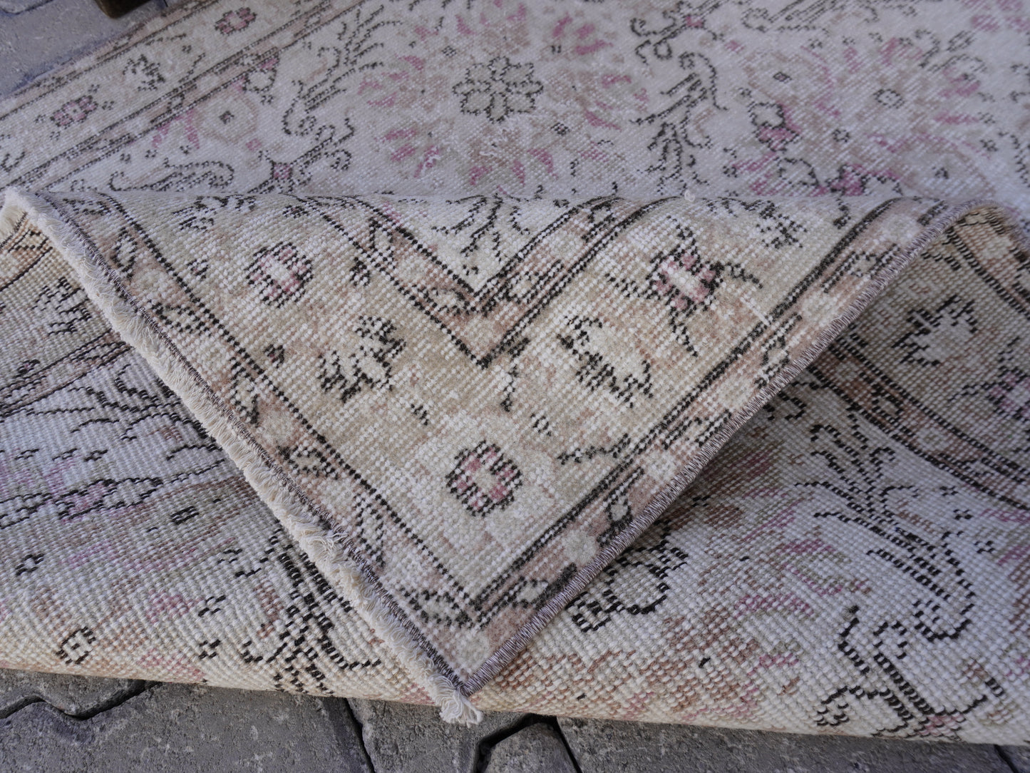 Neutral Small Rug 4x7 ft - sku 1120