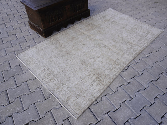 Neutral Small Rug 4x7 ft - sku 975