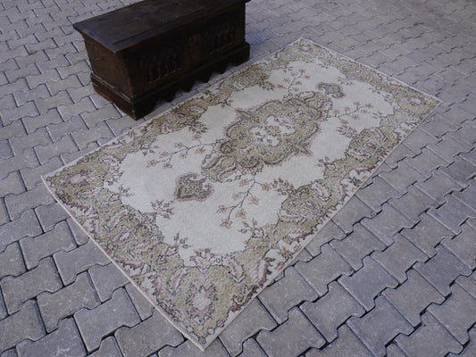 Neutral Small Rug 4x7 ft - sku 1519
