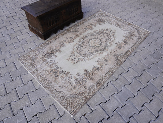 Neutral Small Rug 4x7 ft - sku 904