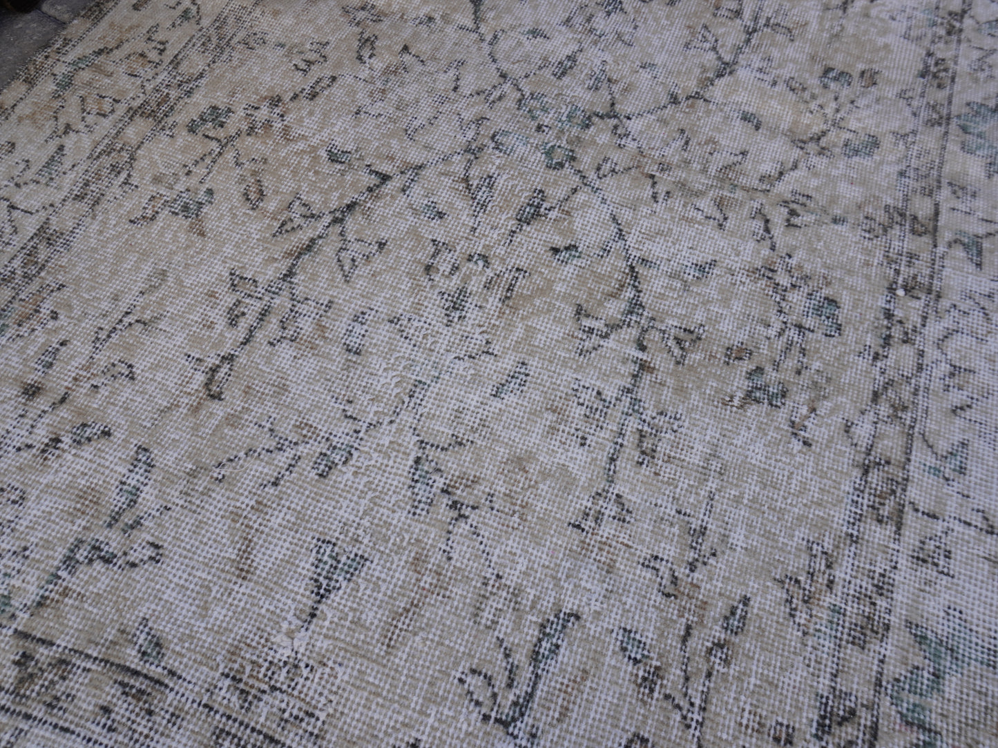 Neutral Small Rug 4x7 ft - sku 1014