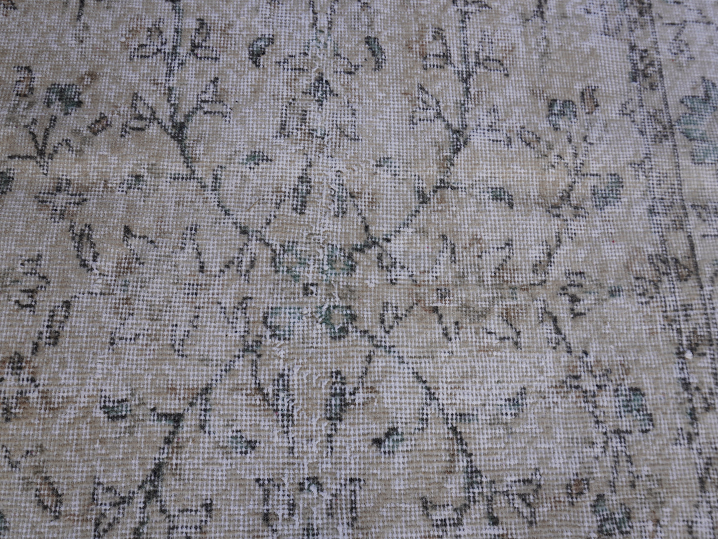 Neutral Small Rug 4x7 ft - sku 1014