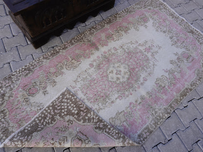 Neutral Small Rug 4x7 ft - sku 894
