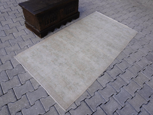 Neutral Small Rug 4x7 ft - sku 1510