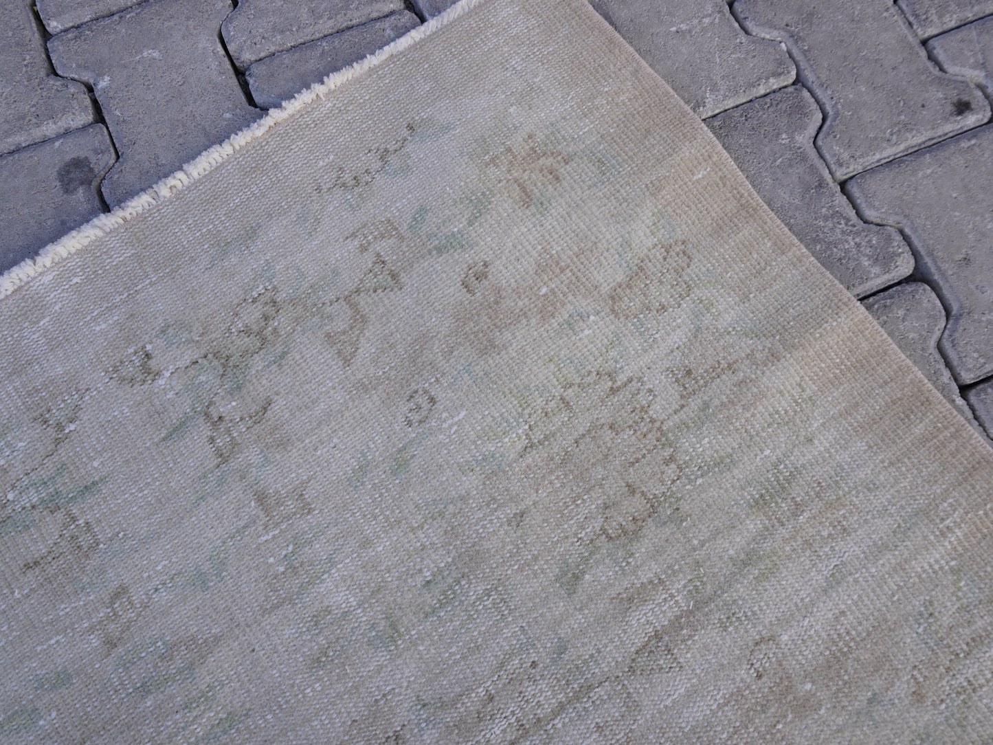 Neutral Small Rug 4x7 ft - sku 1510