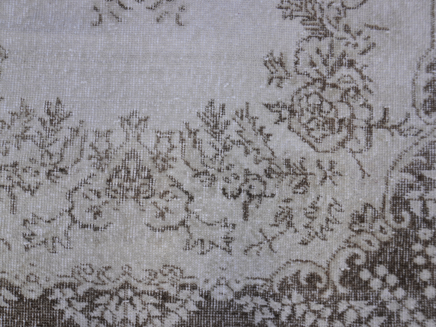 Neutral Small Rug 4x7 ft - sku 1000