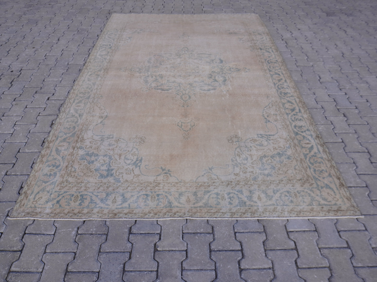 Neutral Turkish Rug 7x10 ft - sku210