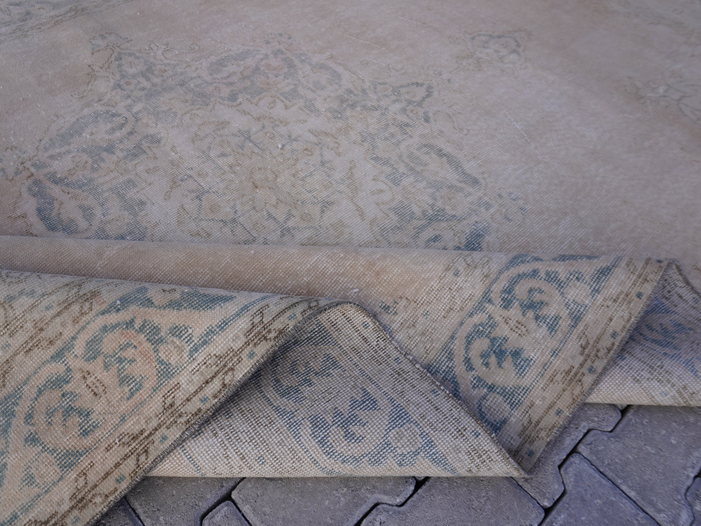 Neutral Turkish Rug 7x10 ft - sku210