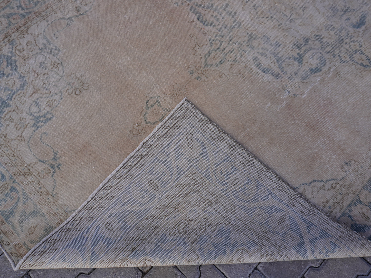 Neutral Turkish Rug 7x10 ft - sku210