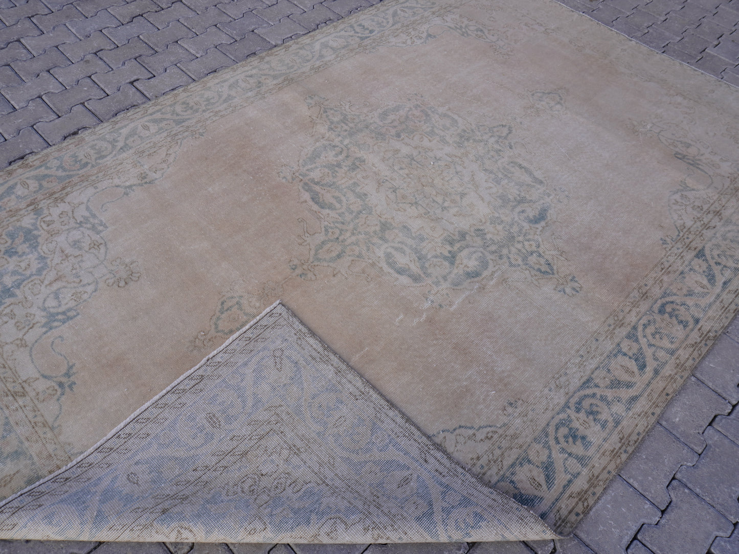 Neutral Turkish Rug 7x10 ft - sku210