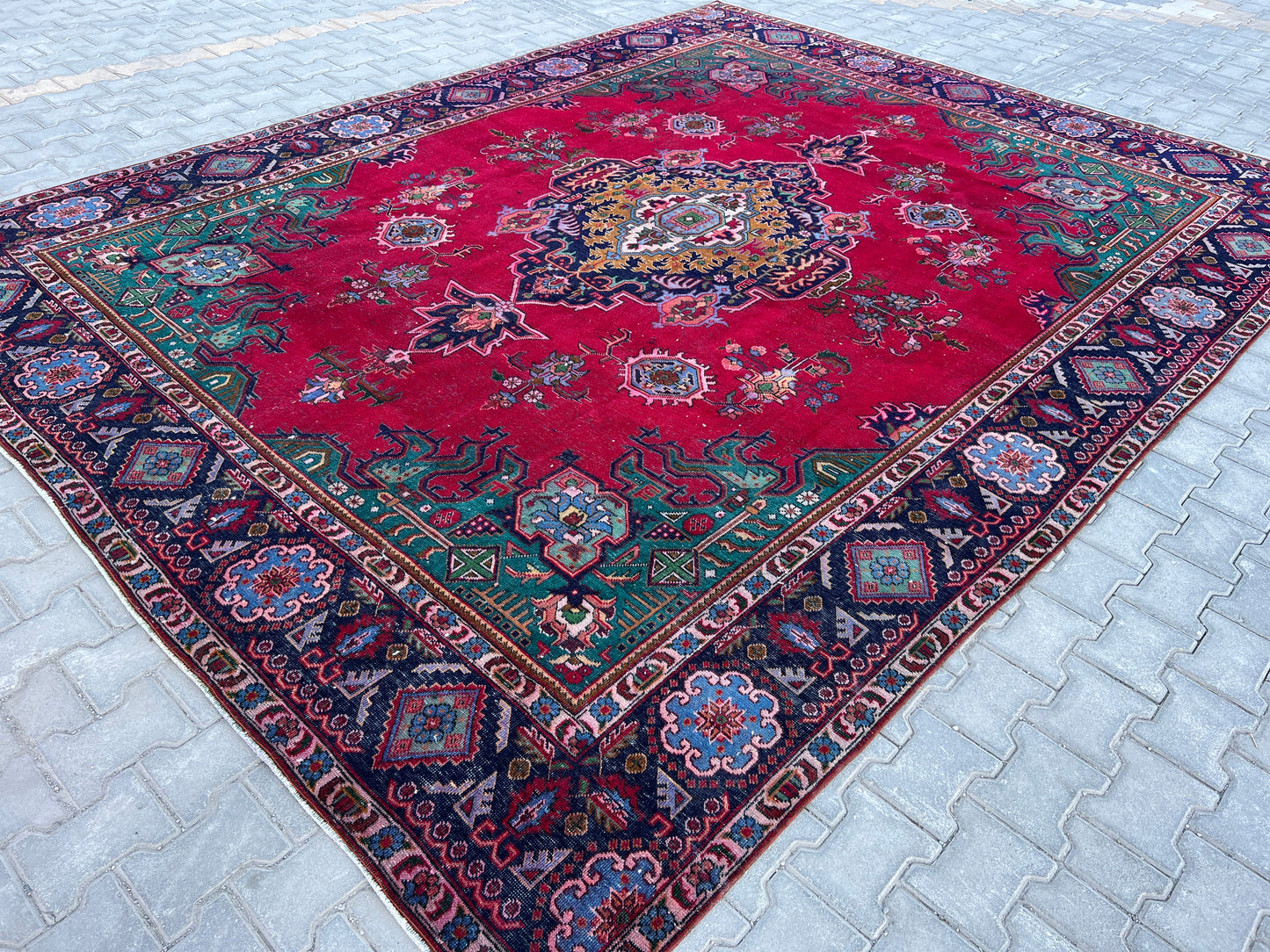 Neutral Large Rug 9x12 ft - sku 1320
