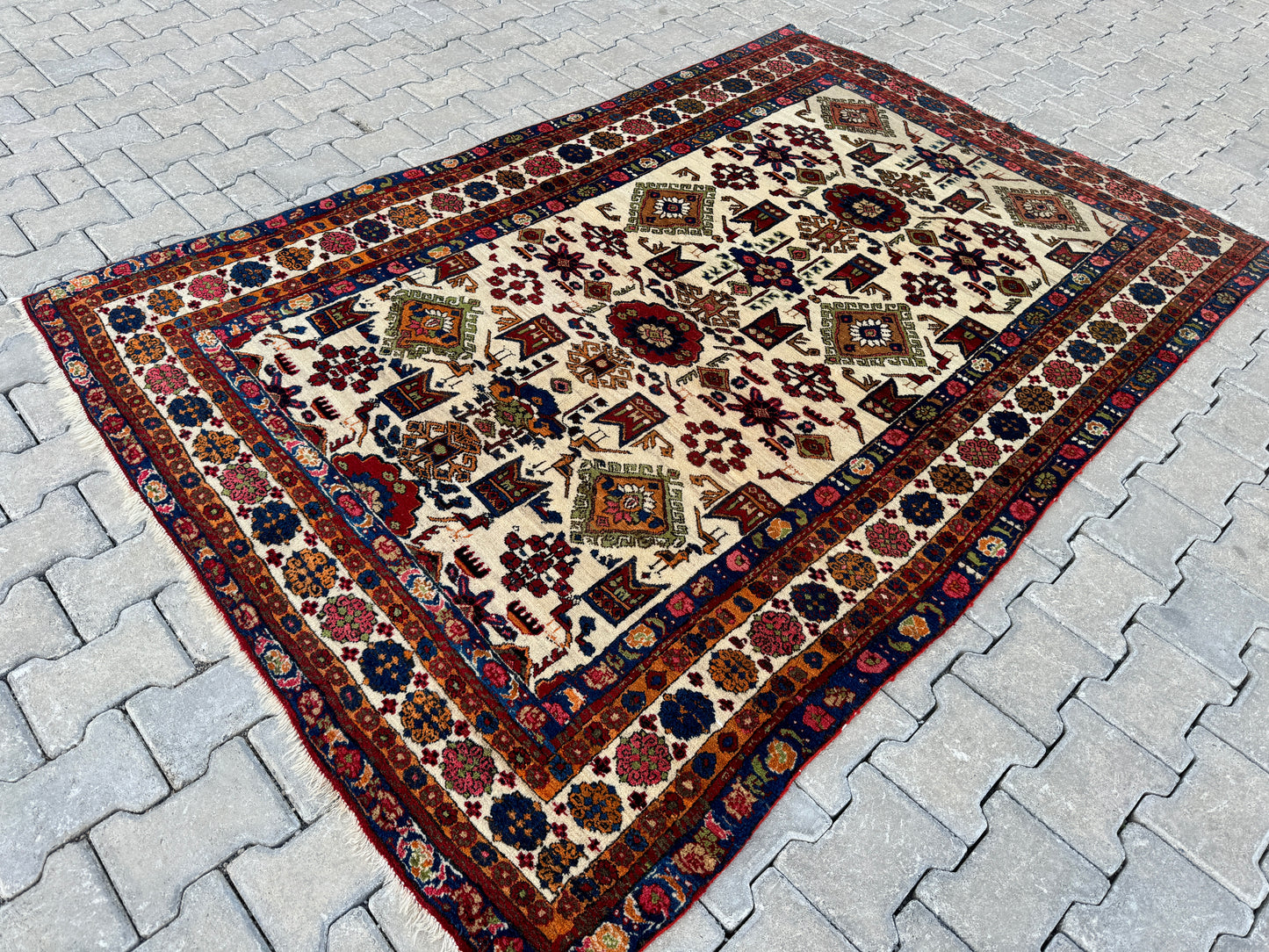 Vintage Antique Area Rug 5x8 ft -sku1053
